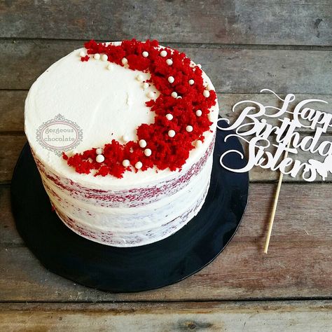 White Red Velvet Cake, Redvelvet Cake Designs, Simple Red Velvet Cake Designs, Red Velvet Cake Decoration Ideas, Red Velvet Cake Design Birthdays, Redvelvet Cake Design, Red Velvet Cake Design, Choco Moist Cake, Naked Red Velvet Cake