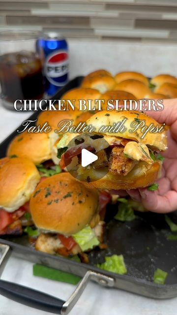 Chicken Blt Sliders, Blt Sliders Hawaiian Rolls, Chicken Sliders Recipes, Blt Sliders, Hamburger Party, Hamburger Sliders, Sliders Recipes Chicken, Chicken Blt, Food Content Creator