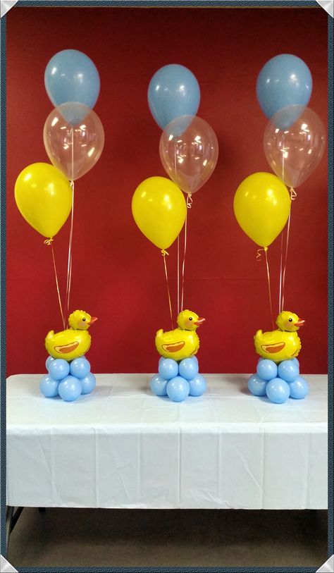 By Rosielloons Duck Baby Shower Theme, Rubber Ducky Party, Rubber Ducky Birthday, Ducky Baby Showers, Baby Shower Table Centerpieces, Mesas Para Baby Shower, Ducky Baby Shower, Rubber Ducky Baby Shower, Baby Boy Shower Party