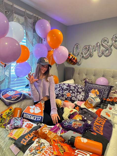 Clemson Bed Party, Clemson Dorm, College Bed Party, College Bed, Dorm Room Decorations, Bed Party, Senior Things, College Bedding, Outfit Inso