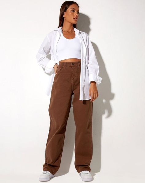 Update your denim collection with our y2k Jeans! Featuring a 90's wide leg jean, high waist, zip fly fastening and pockets. in a rich brown. Complete with a basic crop for a simple but stylish look. Brown Jeans Style, Brown Wide Leg Jeans Outfit Aesthetic, Basic But Stylish Outfits, Styling Brown Wide Leg Pants, Dark Brown Wide Leg Pants Outfit, Brown Wide Leg Pants Outfit Casual, Wide Length Jeans Outfits, Outfit With Brown Jeans, What Goes With Brown Pants