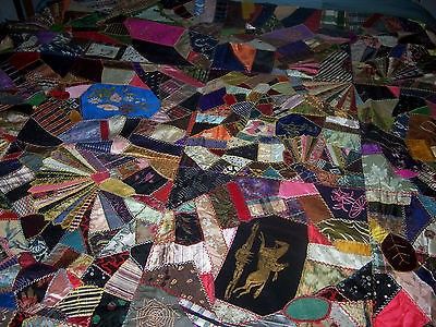 Crazy Patchwork Quilt, Memory Artwork, Crazy Quilt Stitches, Crazy Patchwork, Quilting Templates, Linen Quilt, Crazy Quilt, Antique Fabrics, Quilt Stitching