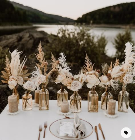 Wedding Bouquet Pampas, Round Table Centerpieces Wedding, Pampas Grass Wedding Bouquet, Grass Wedding Bouquet, Pampas Decor, Round Table Centerpieces, Grass Centerpiece, Reception Theme, Boho Centerpiece