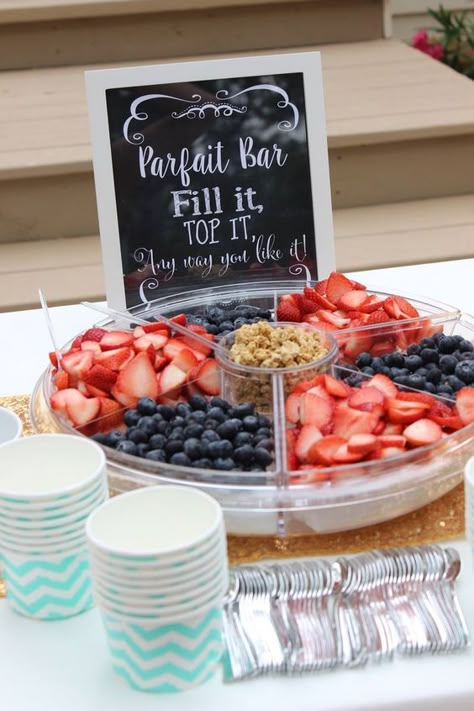 Easy Mimosa, Parfait Bar, Graduation Brunch, Buffet Party, Brunch Decor, Fruit Parfait, Breakfast Party, Bar Food, Brunch Buffet