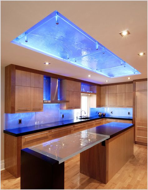 led lighting Led Kitchen Ceiling Lights, Island Countertop, Kitchen Led Lighting, Minimalist Dekor, Interior Design Minimalist, Unique Backsplash, Glass Countertops, Kitchen Lights, Kitchen Backsplash Designs