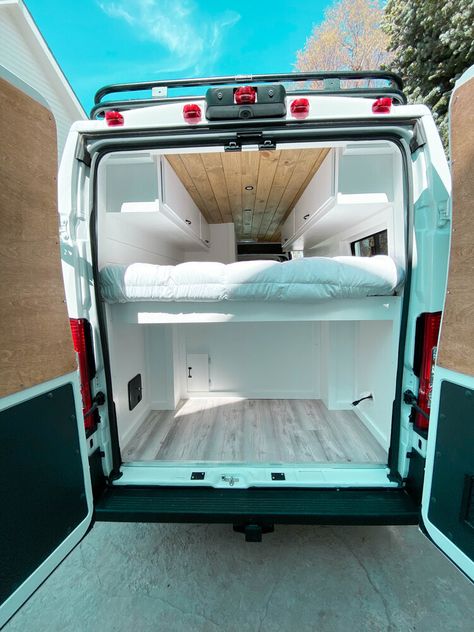 BEST CONVERSION VAN LAYOUTS | How to Design Your Van Conversion — Sara & Alex James - 40 Hours of Freedom Van Conversion Floor Plans, Van Conversion Floor, Omgebouwde Bus, Van Conversion Layout, Astuces Camping-car, Converted Vans, Kombi Motorhome, Alex James, Conversion Van