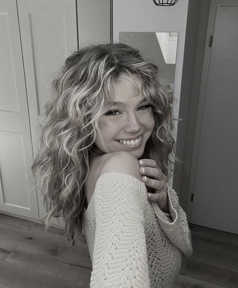 Naturally Wavy Hair Cuts, Dirty Blonde Hair With Highlights, Blonde Highlights Curly Hair, Long Blonde Curly Hair, Dyed Curly Hair, Natural Curly Hair Cuts, Boys Of Tommen, Highlights Curly Hair, Blonde Wavy Hair