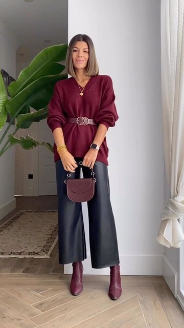 Leather Pants Styling, Styling Leather Pants, Leather Pants Style, Autumn Street, Burgundy Outfit, Look Office, Cute Winter Outfits, Visit Website, Fashion Mistakes