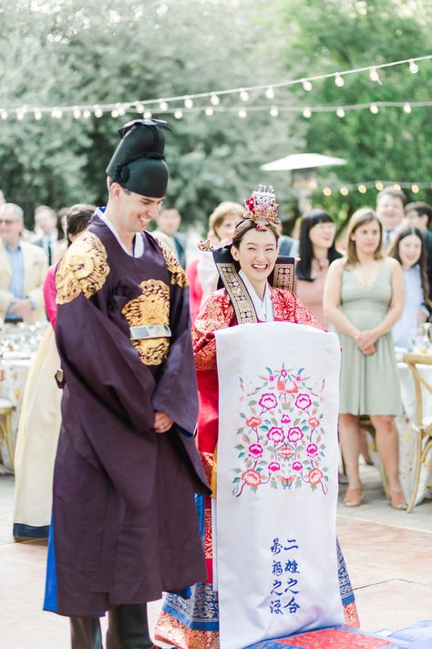 https://www.michelleisabel.com/journal/korean-american-wedding Korean Wedding Ceremony, Korean Wedding Traditions, Korean Traditional Wedding, Traditional Korean Wedding, Lilac Wedding Bouquet, Frankenstein Costume, Western Style Wedding, Wedding Concept, Korean Traditional Dress