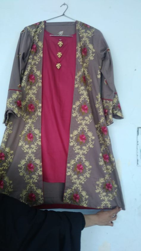 Kameez Ideas, Gown Dress Design, Kid Dress, Gown Designer, Womens Pants Design, Dress Designing, Pakistani Suit, Neck Designs For Suits, Trendy Shirt Designs