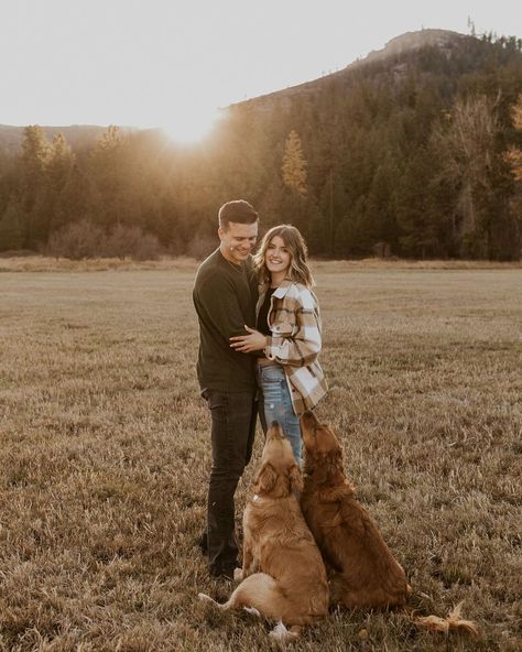 Late October Engagement Photos, Couple With Parents, Engagement Ring Photos With Dog, Photos With Dogs Couple, Engagement Photos With 3 Dogs, Fall Picture Outfits For Couples With Dog, Fall Couple Photos With Two Dogs, Dogs Engagement Photos, Dogs Engagement Pictures