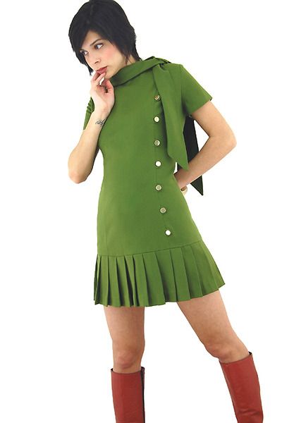 I need to learn to sew so that I can make this! Love the color and the buttons! Vintage Stewardess, Olive Dresses, Carol Dress, Vintage Fashion 1960s, Gogo Dress, Dresses Brown, 1960s Dresses, Dream Dream, Fashion 1960s