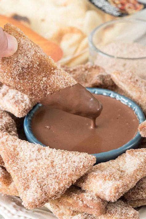 Churro Chips, Easy Churros, Easy Churros Recipe, Easy Dessert Dips, Dessert Dip Recipes, Churros Recipe, Dessert Party, Dessert Dips, Chips Recipe