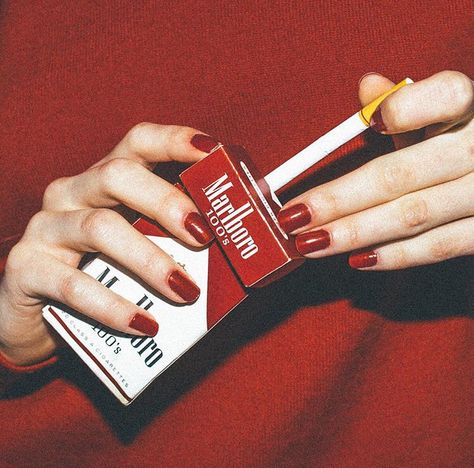 Marlboro red Romeo I Julia, Heather Chandler, I See Red, Images Esthétiques, Cherry Bomb, Aesthetic Colors, Red Aesthetic, Aesthetic Grunge, الرسومات اللطيفة