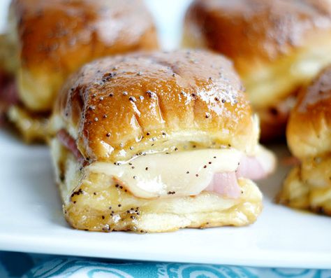 You have got to make these caramelized ham & swiss sliders. They will rock your world. Quick and simple to make and so incredibly delicious. Ham Swiss Sliders, Sweet Hawaiian Rolls, Ham And Swiss Sliders, Ham And Cheese Sliders, Ham And Swiss, Cheese Sliders, Easy Ham, Homemade Dumplings, Dumplings Recipe