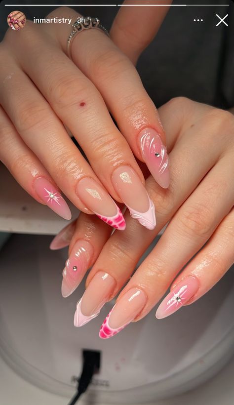 Pink Almond Design Nails, Pink Aura Nails With Design, Pink French Tip With Design, Light Pink Birthday Nails, Dope Nail Designs Almond, Light Pink Acrylic Nails Designs, Vacation Almond Nails, Pink Nails Oval, Long Almond Nails Designs