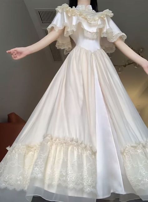 Wedding Dress Fairytale, Fairytale Wedding Dress, Wedding Dress Romantic, Romantic Wedding Dress, Fitness Fashion Outfits, Mode Kawaii, Old Fashion Dresses, Fashionable Clothes, Fashion Aesthetics