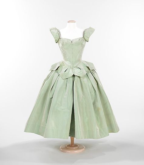 Green Ball Gown, Petal Dress, Jacques Fath, Mode Retro, Long Green Dress, Green Evening Dress, Charles James, Jeanne Lanvin, 20th Century Fashion