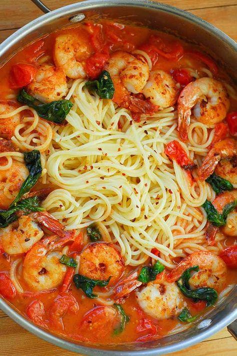 Red Wine Tomato Sauce, Pasta With Shrimp, Makanan Italia, Resep Pasta, Garlic Shrimp Pasta, Resep Seafood, Chianti Wine, Shrimp Recipes For Dinner, Garlic Pasta