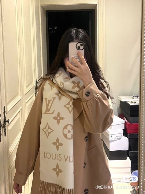 Lv Scarf Outfit, Louis Vuitton Scarf Outfit, Scarf Outfit Winter, Louis Vuitton Outfit, Lv Scarf, Louis Vuitton Scarf, Scarf Trends, Stylish Winter Outfits, Elegant Scarves