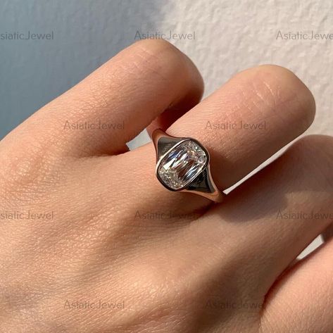 Solitaire Elongated Cushion Moissanite Bezel Set Engagement Ring, Cushion Diamond Engagement Ring, 18k Yellow Gold Promise Ring ※ Ring Details ※  ※ Main Stone : Moissanite/CZ Diamond  ※ Main Stone Shape: Elongated Cushion Cut ※ Main Stone Size: 10mmx8mm ※ Color: Colorless ※ Metal Type: Sterling Silver, Solid Gold(10K/14K/18K), OR Platinum. ※ Material: Yellow/Rose/White Gold  ※ Nickle Free ※ Free Shipping To the USA ※ C U S T O M I S A T I O N ※ * Since every item from our store is Handmade, we are open to every kind of customization. Different gemstones (CZ/Moissanite/Natural), change to the designs, stone size, or ring finish color(Rose/White/Yellow). * For customization such as stone size, stone color the princes may vary accordingly. Drop a message to get the details. ※ Accessories: * S Elongated Cushion Engagement Ring Bezel, Elongated Cushion Bezel Engagement Ring, Silver Bezel Ring, Elongated Cushion Bezel, Cushion Cut Bezel Engagement Ring, One Diamond Ring, Rose Gold Promise Ring, Gold Promise Ring, Elongated Cushion Cut