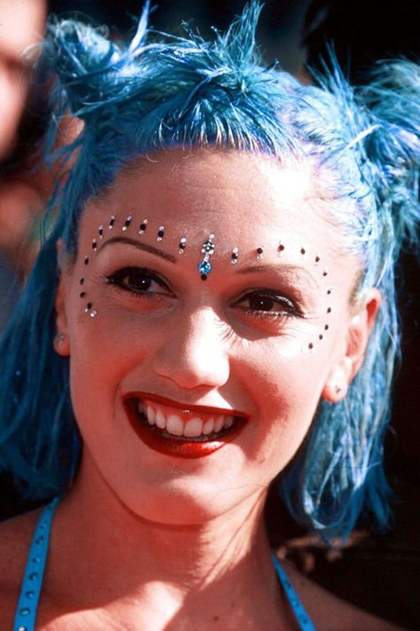 Aww,  the blue hair! 90s Makeup Trends 1990s, 1990s Makeup, Gwen Stefani Hair, 90s Makeup Trends, Gwen Stefani 90s, 90s Grunge Hair, Gwen Stefani Style, 90s Makeup, Rhinestone Makeup