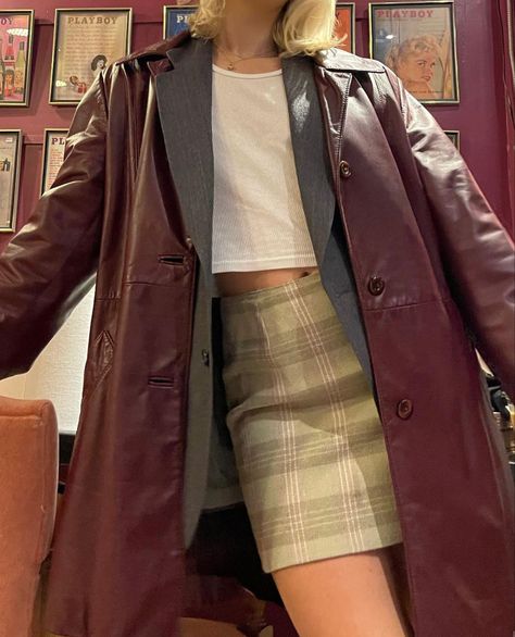 Red And Brown Outfit Aesthetic, Lecture Outfits, Red And Brown Outfit, Bridget Brown, Vest Aesthetic, Brown Outfit Aesthetic, 70s Y2k, Nyc Fits, Vintage Outfits 90s