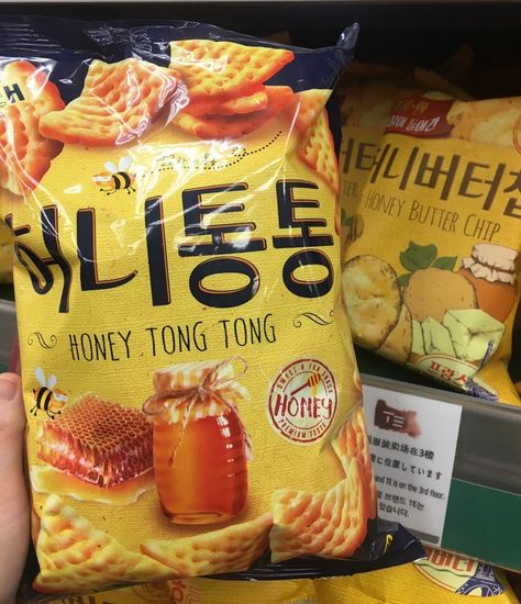 Must buy in Korea — Top 23 cheap, famous & best things to buy in Korea (South Korea) - Living + Nomads – Travel tips, Guides, News & Information! Korea Must Buy, Things To Buy In Korea, Korea Life, Korean Travel, Seoul Korea Travel, Best Things To Buy, Korea Trip, Korea South, Korea Travel