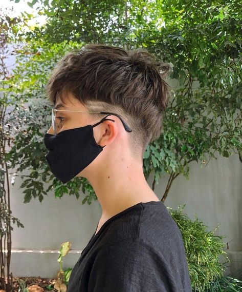 Fade Haircut Women, Low Fade Haircut, Short Hair Tomboy, Tapered Haircut, Low Fade, Really Short Hair, Hair Inspiration Short, Short Hair Undercut, Shot Hair Styles