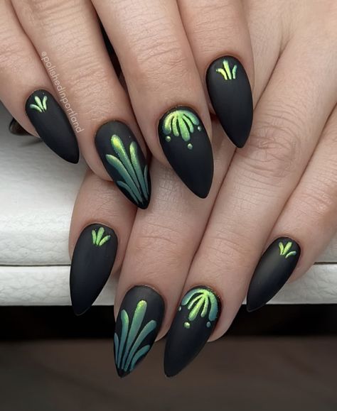 Witchy Nails, Art Deco Nails, Nail Art For Beginners, Goth Nails, Green Nail, Her Nails, Beautiful Nail Art, Funky Nails, Fancy Nails