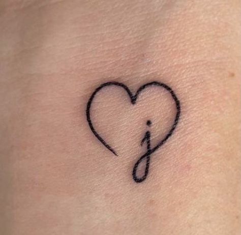 J Tattoo, Tiny Wrist Tattoos, Pola Tato, Tato Henna, Mommy Tattoos, Heart Tattoos, Tasteful Tattoos, Парные Тату, Small Hand Tattoos