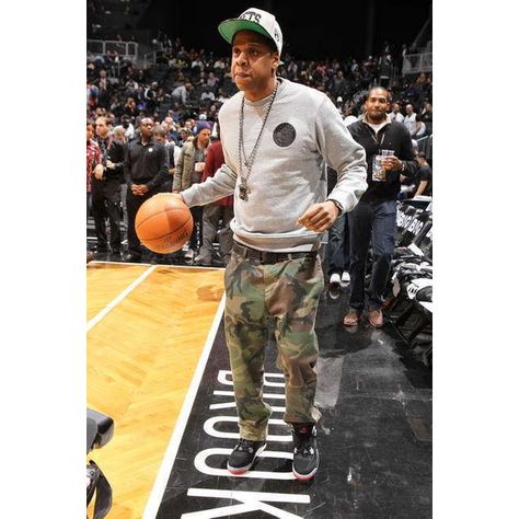 Jay-Z rocking his Obey Camo Pants #LoopLife Bred Outfits, Camo Pants Men, Air Jordan 4 Bred, Camo Pants Outfit, Bred 4, Jordan 4 Bred, Camo Jeans, Beyonce And Jay Z, Casual Chique