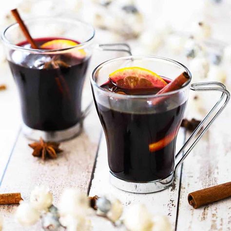 Mulled Wine (Glühwein) Gourmet Green Bean Casserole, Non Alcoholic Mulled Wine, Pure Cranberry Juice, Vanilla Chai Tea, Mulled Wine Recipe, Spiced Wine, Mulling Spices, Cinnamon Tea, Vanilla Chai