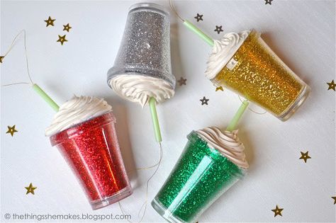 Starbucks Crafts, Coffee Cup Crafts, Coffee Ornaments, Café Starbucks, Coffee Cups Diy, Starbucks Diy, Starbucks Frappuccino, Starbucks Christmas, Glitter Crafts