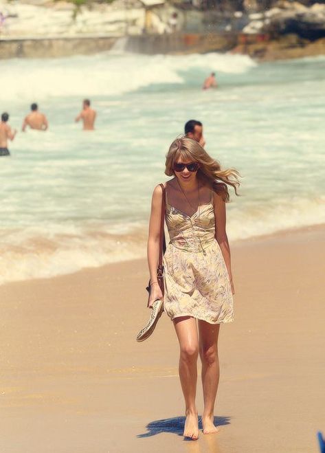 Taylor Swift Summer, Mother Wallpaper, Taylor Swift Dress, Summer Taylor, Taylor Swift New, Taylor Swift Funny, Live Taylor, Taylor Swift 13, Taylor Swift Pictures