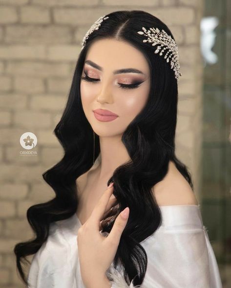 Bridal Hair For Strapless Dress, Hair Styles For Bride, Quince Hairstyles For Curly Hair, Bride Hairstyles For Long Hair, Hairstyles For Gowns, Engagement Hairstyles, Quince Hairstyles With Crown, Quinceanera Hairstyles, Quince Hairstyles