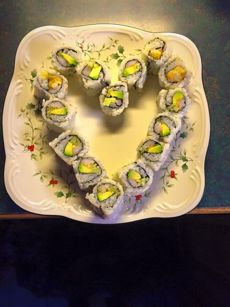 Sushi Art, Eat Dessert First, Miyagi, Valentines Party, Eat Dessert, Beautiful Food, Valentine's Day, Valentines Day, Valentines