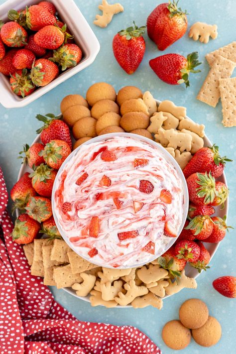 Easy Birthday Food, 1st Birthday Foods, Finger Desserts, Strawberry Shortcake Birthday, Birthday Snacks, Strawberry Shortcake Party, Study Session, Baby Birthday Themes, Strawberry Baby