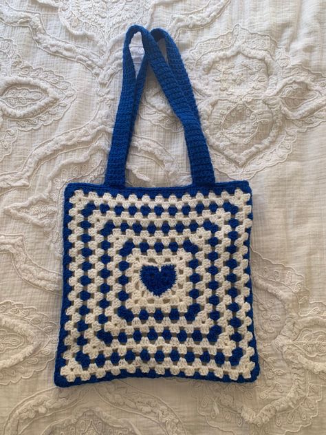 Heart Granny Square Bag, Granny Square Ideas Projects, Granny Square Projects Ideas, Blue Crochet Ideas, Granny Square Crochet Ideas, Heart Crochet Bag, Crochet Square Bag, Granny Squares Bag, Crochet Heart Bag