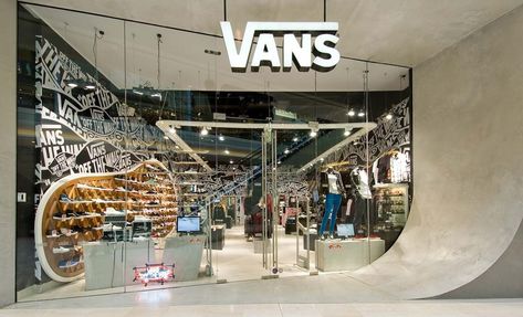 Skate Shop Design, Boutique Vans, Wall Hat Racks, Gallery Wall Template, Shoe Store Design, Interior Architecture Drawing, Skateboard Shop, Vans Store, Layout Architecture