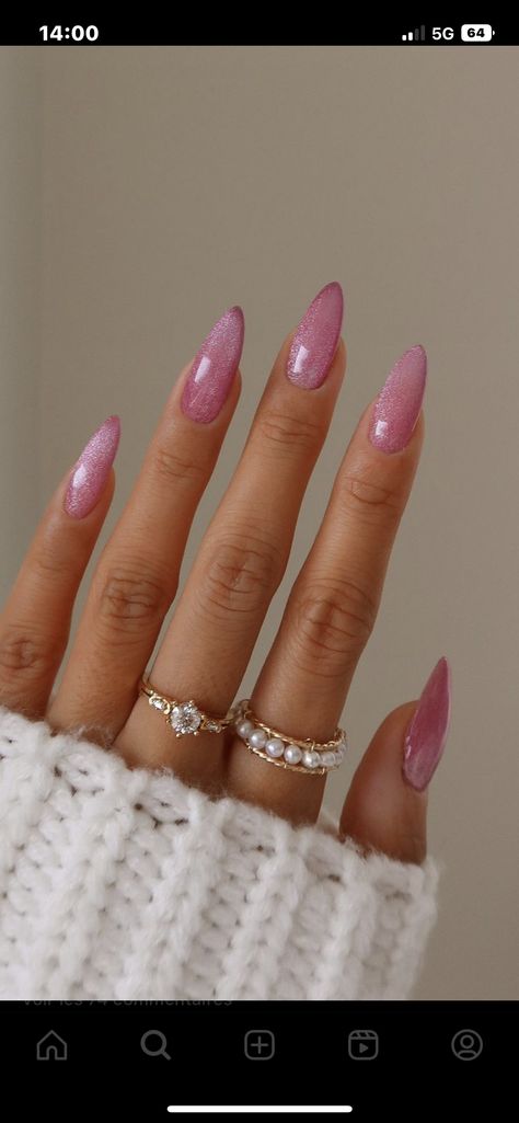 Nails Acrylic 2023 Trend Almond, Chrome And Cat Eye Nails Designs, Pink Fall Nails 2023, Light Pink Magnetic Nails, Light Pink Cateye Nails, Back To School Nails 2023, August Nails 2023 Almond, Cats Eye Nails Design Ideas Summer, Current Nail Trends 2023 Almond