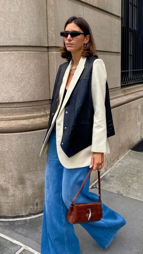 Thrift Bundle, Waistcoat Outfit, Chic Office Outfit, Walking Down The Street, Mode Turban, Looks Street Style, Outfit Trends, Mein Style, Vest Outfits