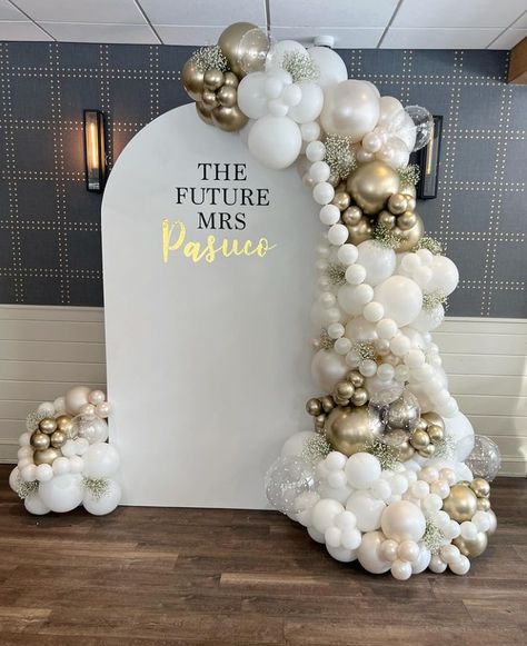 Gold Themed Bridal Shower Ideas, Pearls And Prosecco Balloon Arch, Rehearsal Dinner Balloon Arch, Pearls And Prosecco Backdrop, Pearls And Prosecco Engagement Party, Wedding Shower Balloons, Diamond Bridal Shower Theme, Pearls And Prosecco Theme Centerpieces, Petals And Pearls Theme