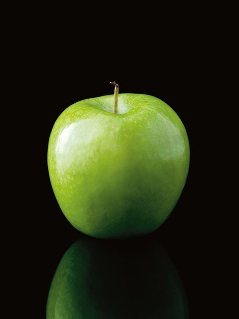 Granny Smith Apple Apple Photo, Hyperrealism, Simple Green, Photorealism, World Of Color, Color Of Life, Still Life Painting, Green Apple, Art Oil