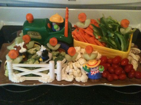 Farm inspired Veggie Tray I created Farm Veggie Tray, Farm Themed Veggie Tray, Animal Veggie Tray, Vegetable Tray Ideas, Shrek Birthday, Vegetable Tray, Shower Trays, Tray Ideas, Veggie Tray