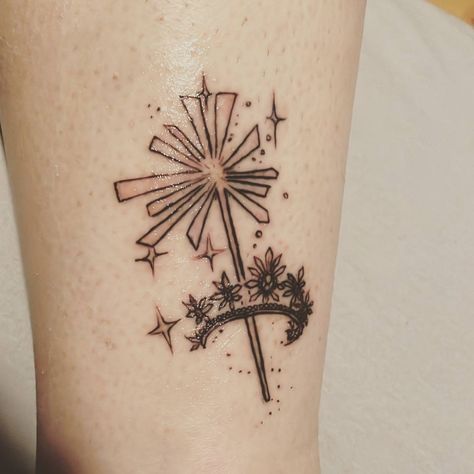 Friendstattoo Glinda from Wicked by inkchanted.tattoo Glinda The Good Witch Tattoo, Wicked Tattoo Ideas, Wicked Musical Tattoo, Oz Aesthetic, Oz Tattoo, Glinda Wicked, Wicked Glinda, Wand Tattoo, Bestie Tattoo