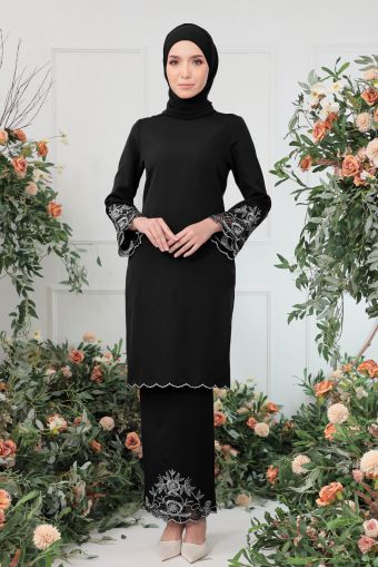 Baju Kurung Hitam Outfit Hijab, Melayu Wedding Dress, Dress Melayu, Baju Kurung Moden Style, Braidsmaid Dresses, Eid Fashion, Baju Kahwin, Batik Clothing, Black Hijab