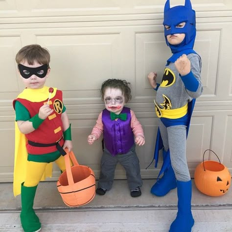 Batman and Robin.  Didn't use any fabric store patterns, using ready-made t-shirts from Wal-Mart Halloween Costumes For Brothers, Superhero Family Costumes, Robin Halloween Costume, Batman And Robin Costumes, Batman Costume Diy, Batman Halloween, Robin Costume, Easy Diy Costumes, Batman Costume