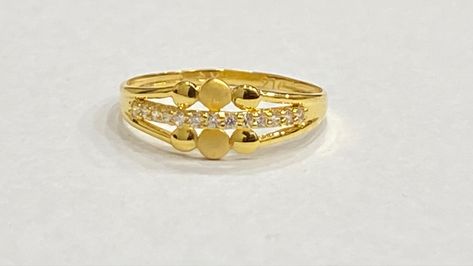 Stunning Rings, Gold Finger Rings, Gold Jewelry Outfits, Bangles Design, Gold Designs, Gold Ring Designs, Gold Bangles Design, Gold Jewelry Necklace, Ring Collection