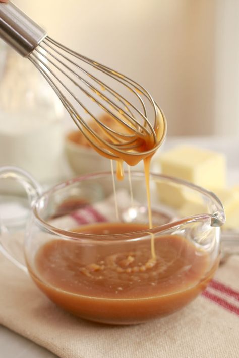 Learn how to make Microwave Salted Caramel Sauce, a quick and easy recipe to use on ice cream or any dessert for caramel lovers. Brownie Trifle Recipe, Salted Caramel Sauce Recipe, Microwave Caramels, Caramel Mousse, Bigger Bolder Baking, Caramel Recipes Sauce, How To Make Caramel, Vegan Caramel, Trifle Recipe